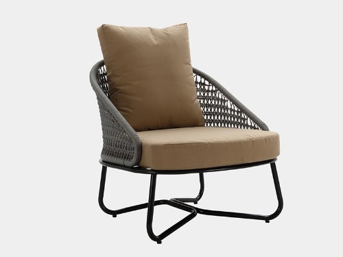 How do outdoor rope chairs compare to traditional outdoor seating options in terms of comfort?